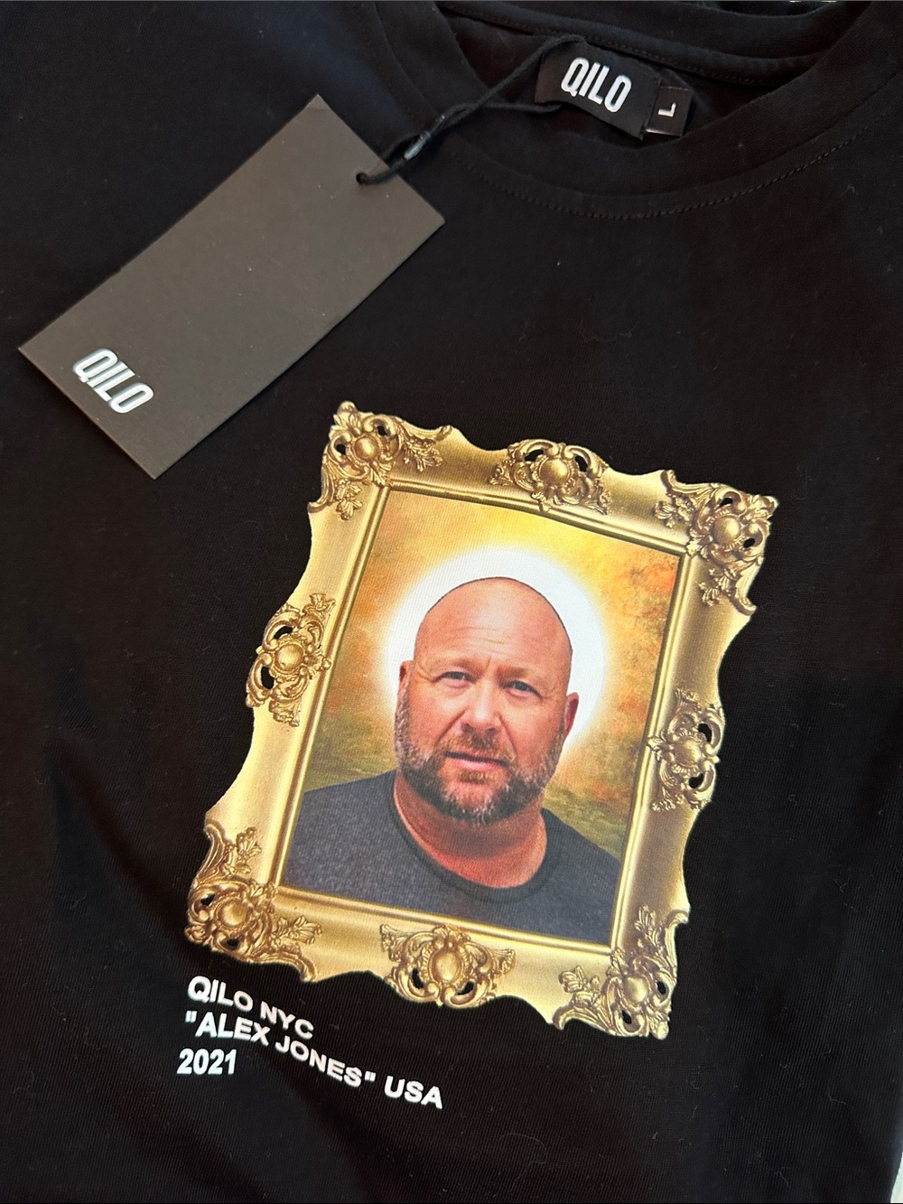 NWT QILO Graphic Tee
